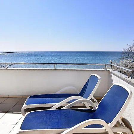 In Mit Schoener Terrasse Zambratija (Istria)