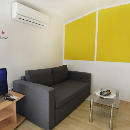 Apartment In Mit Schoener Terrasse *