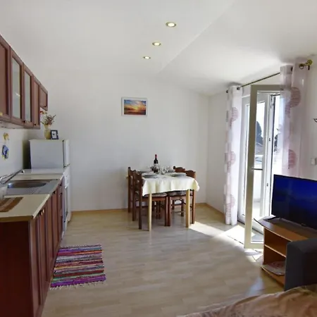 Apartment In Mit Schoener Terrasse